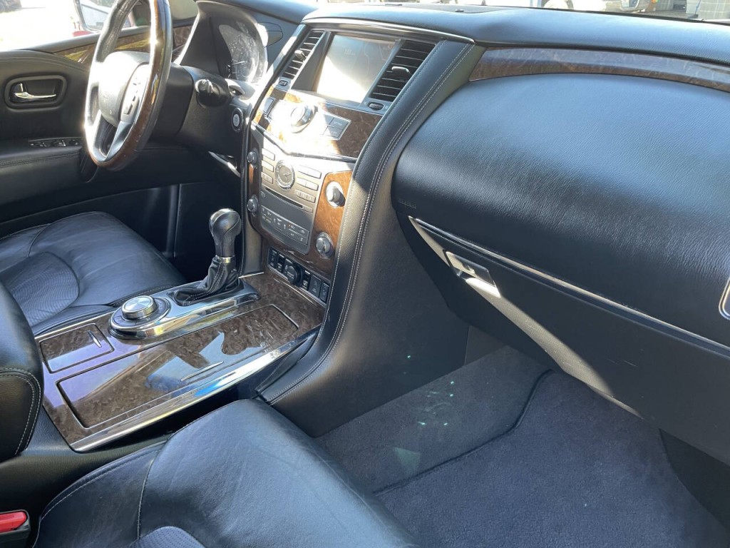 2017 INFINITI QX80 Image 23