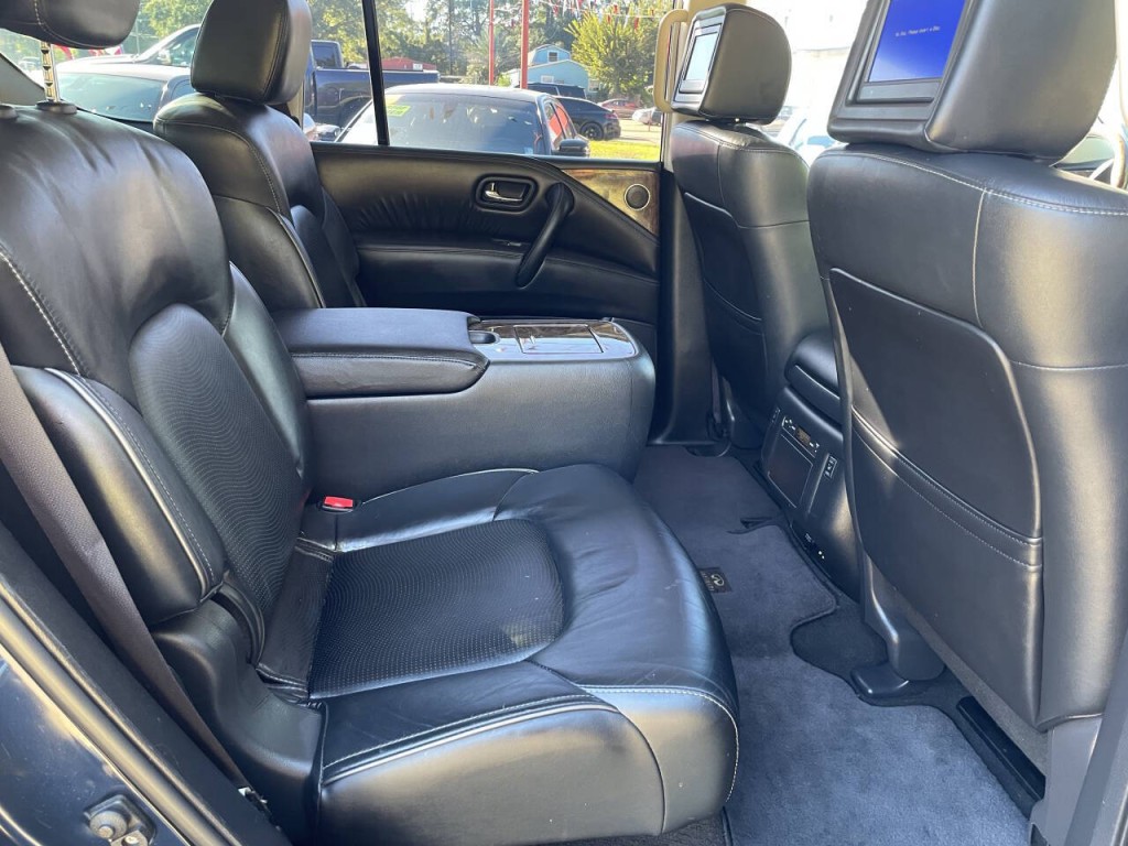 2017 INFINITI QX80 Image 25