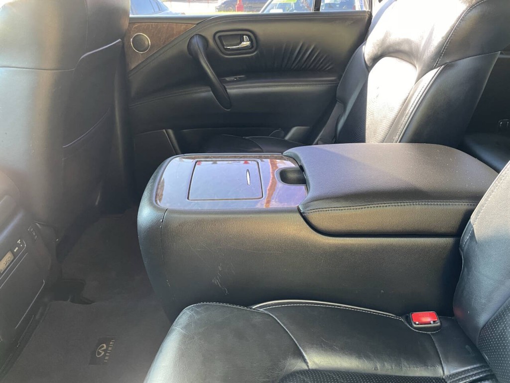 2017 INFINITI QX80 Image 26