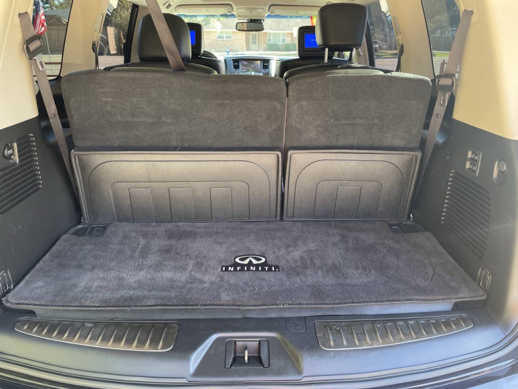 2017 INFINITI QX80 Image 32