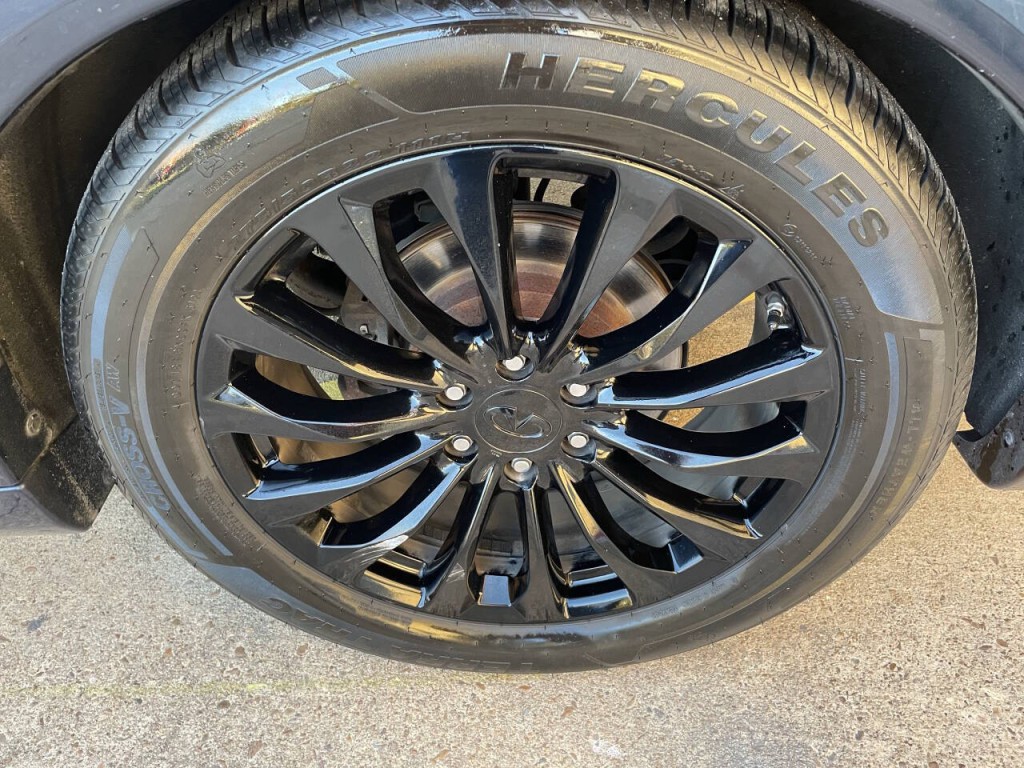 2017 INFINITI QX80 Image 36