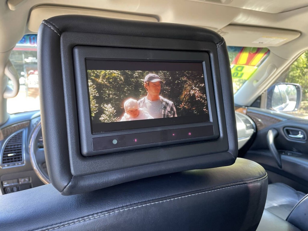 2017 INFINITI QX80 Image 27