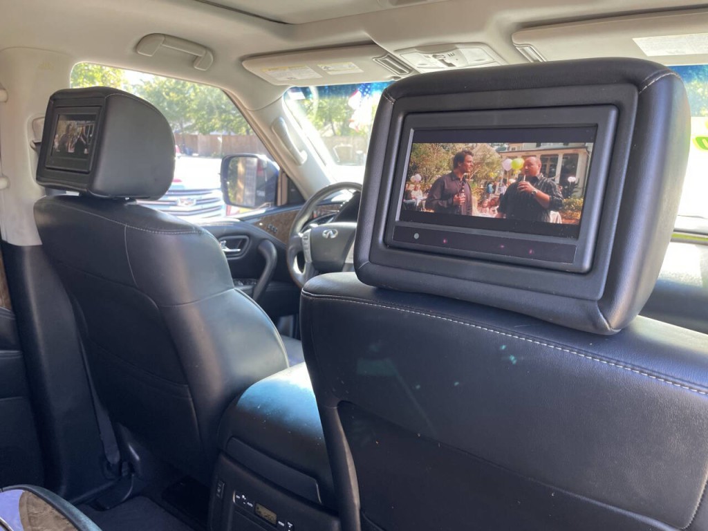 2017 INFINITI QX80 Image 28