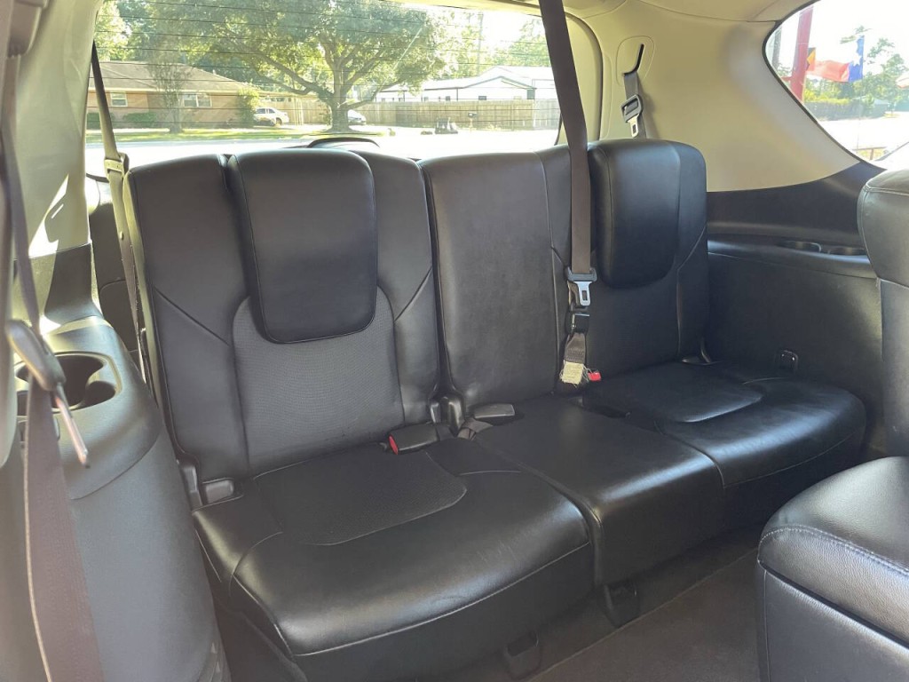 2017 INFINITI QX80 Image 30