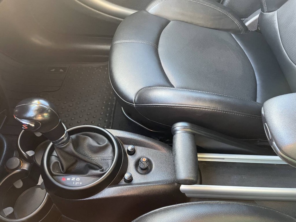 2015 MINI Countryman Image 12