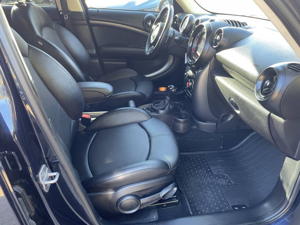 2015 MINI Countryman Image 16