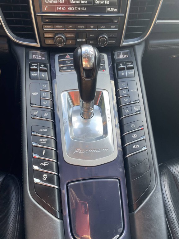 2014 Porsche Panamera Image 14