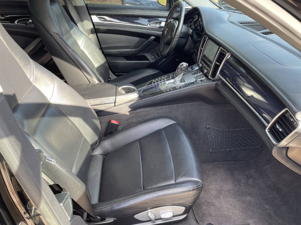 2014 Porsche Panamera Image 18
