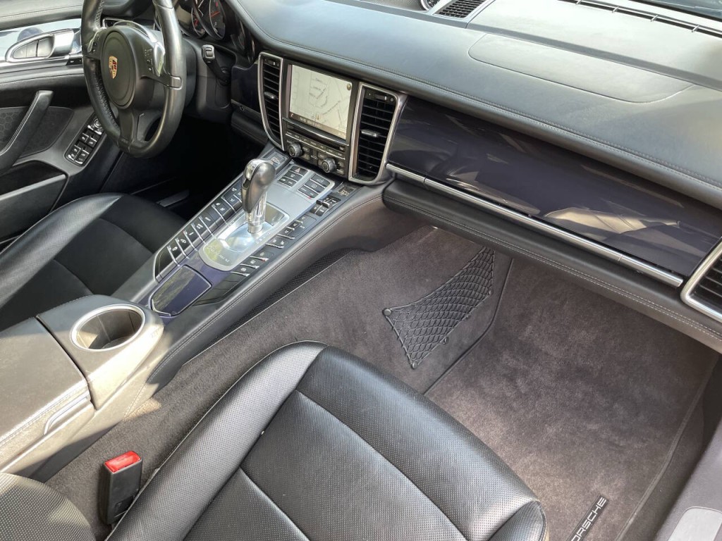 2014 Porsche Panamera Image 20