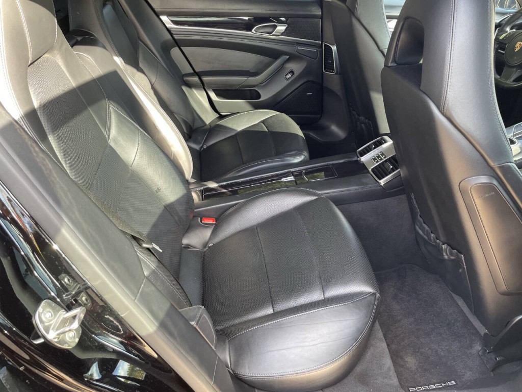 2014 Porsche Panamera Image 21