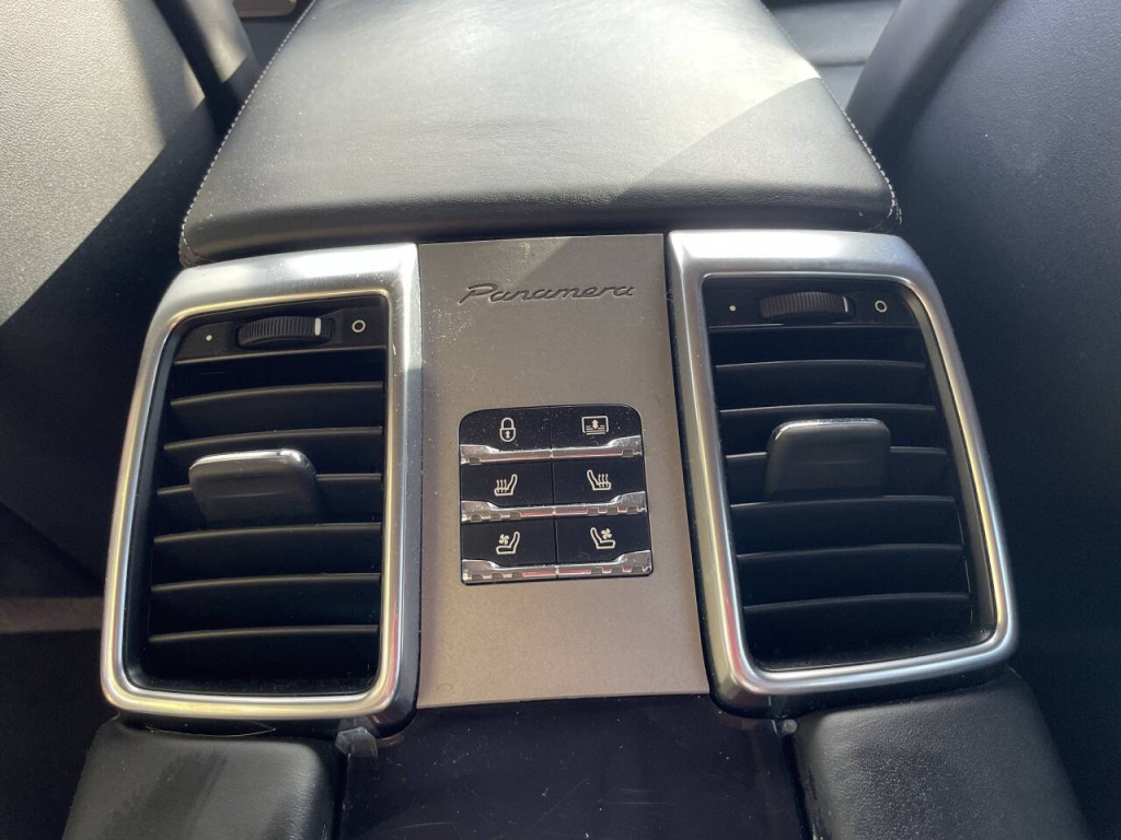 2014 Porsche Panamera Image 22