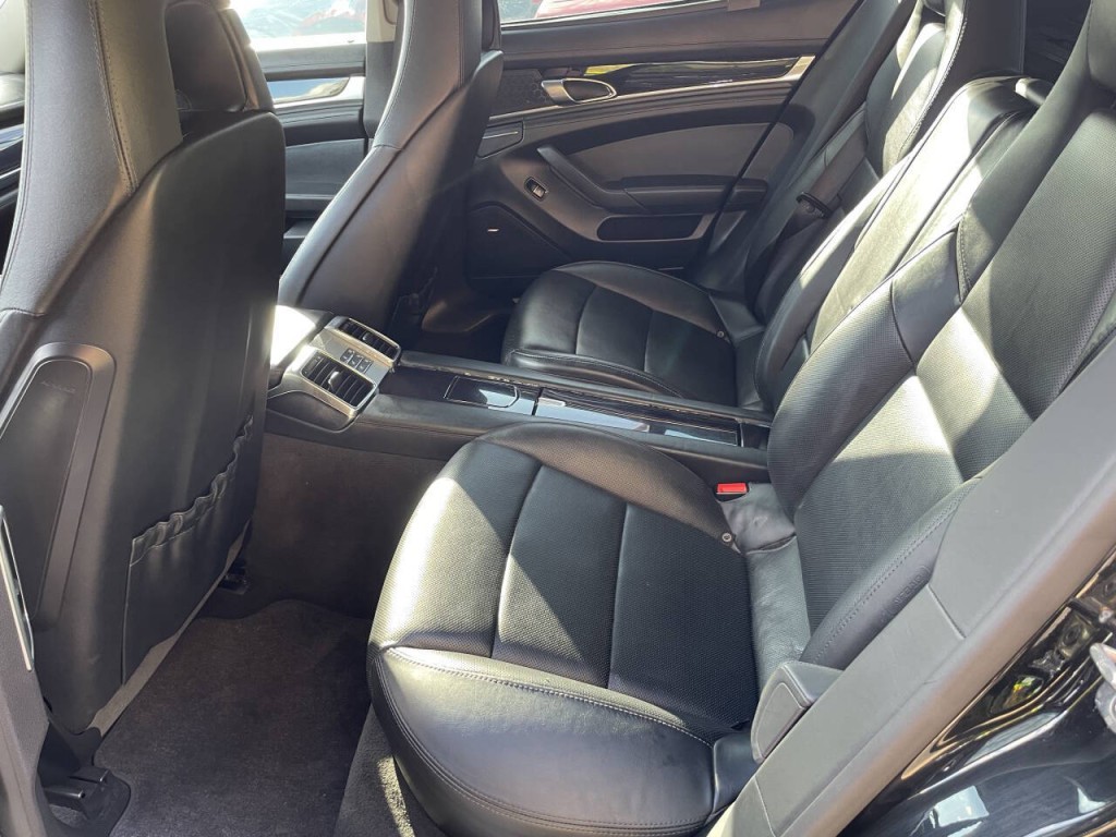 2014 Porsche Panamera Image 23