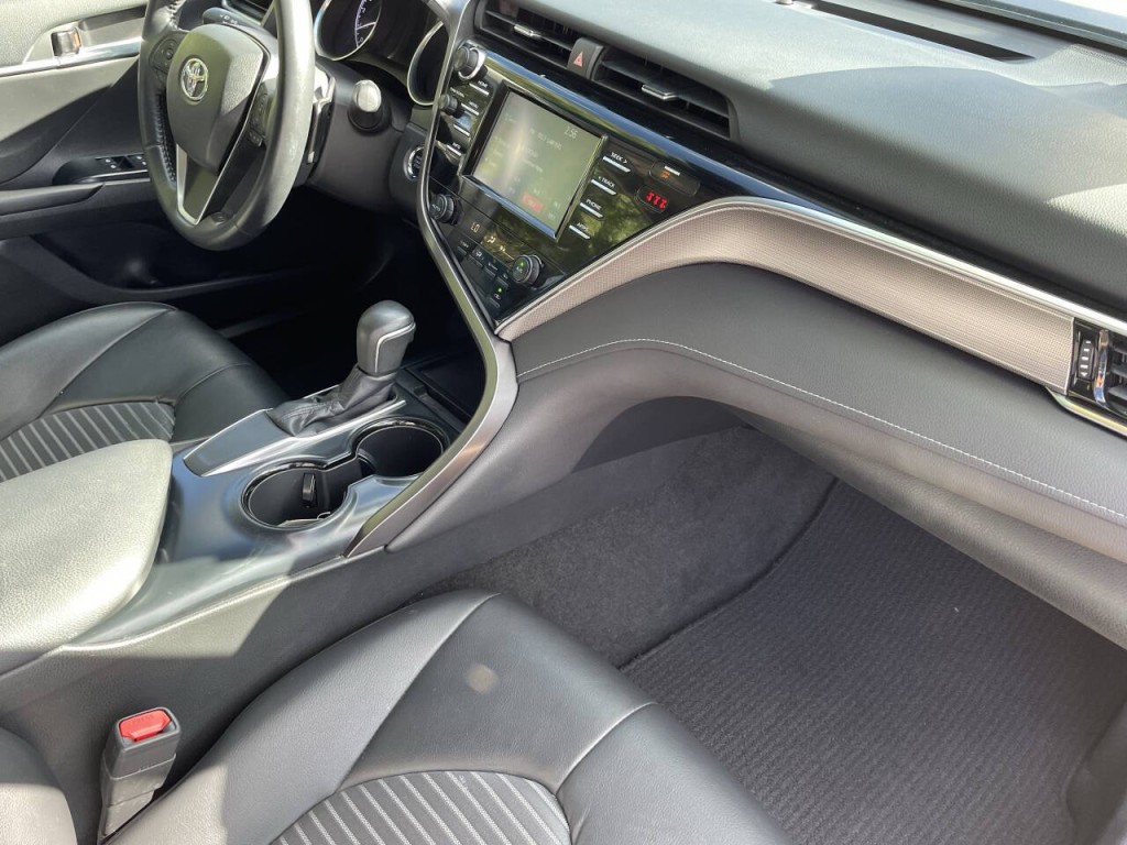 2018 Toyota Camry Image 16