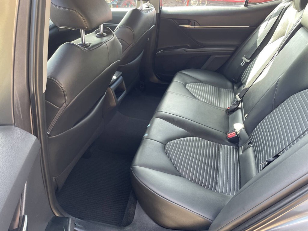 2018 Toyota Camry Image 17