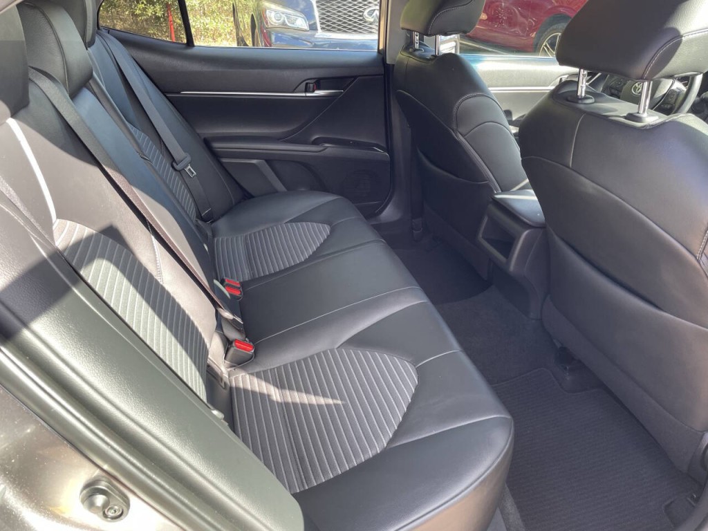 2018 Toyota Camry Image 18