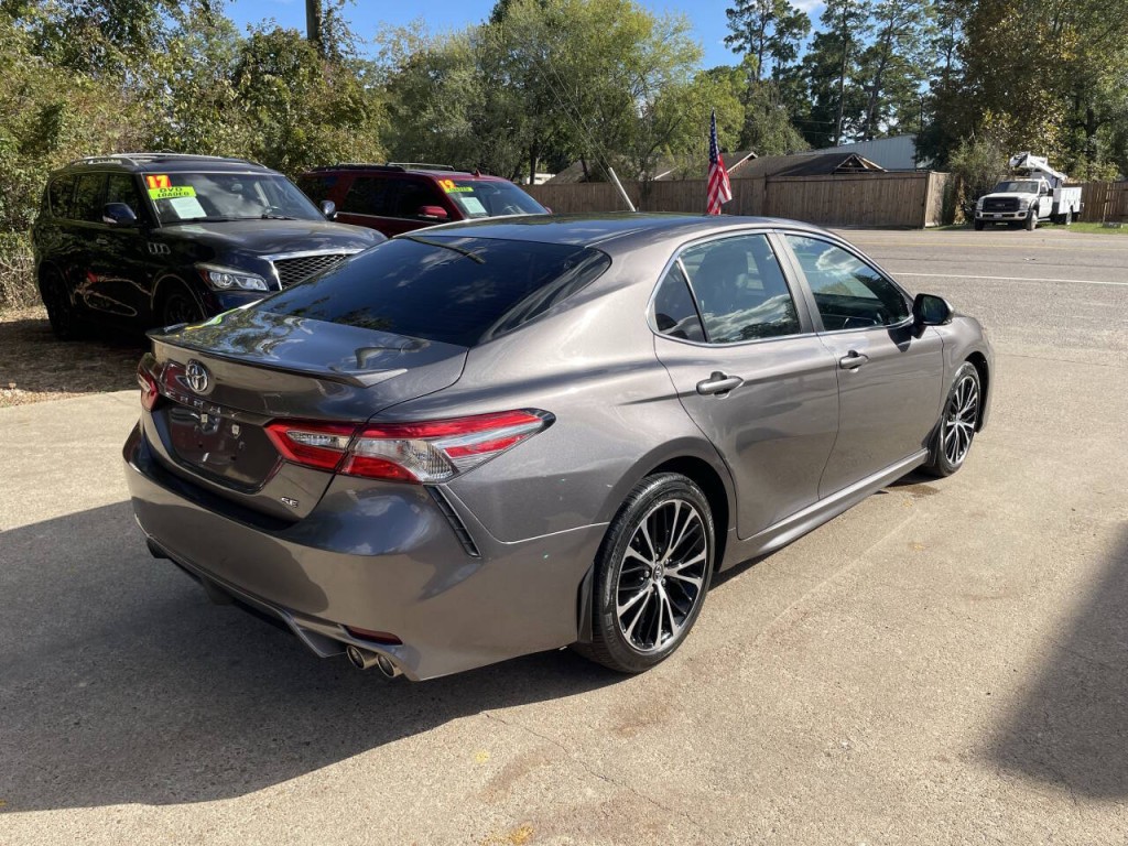 2018 Toyota Camry Image 21