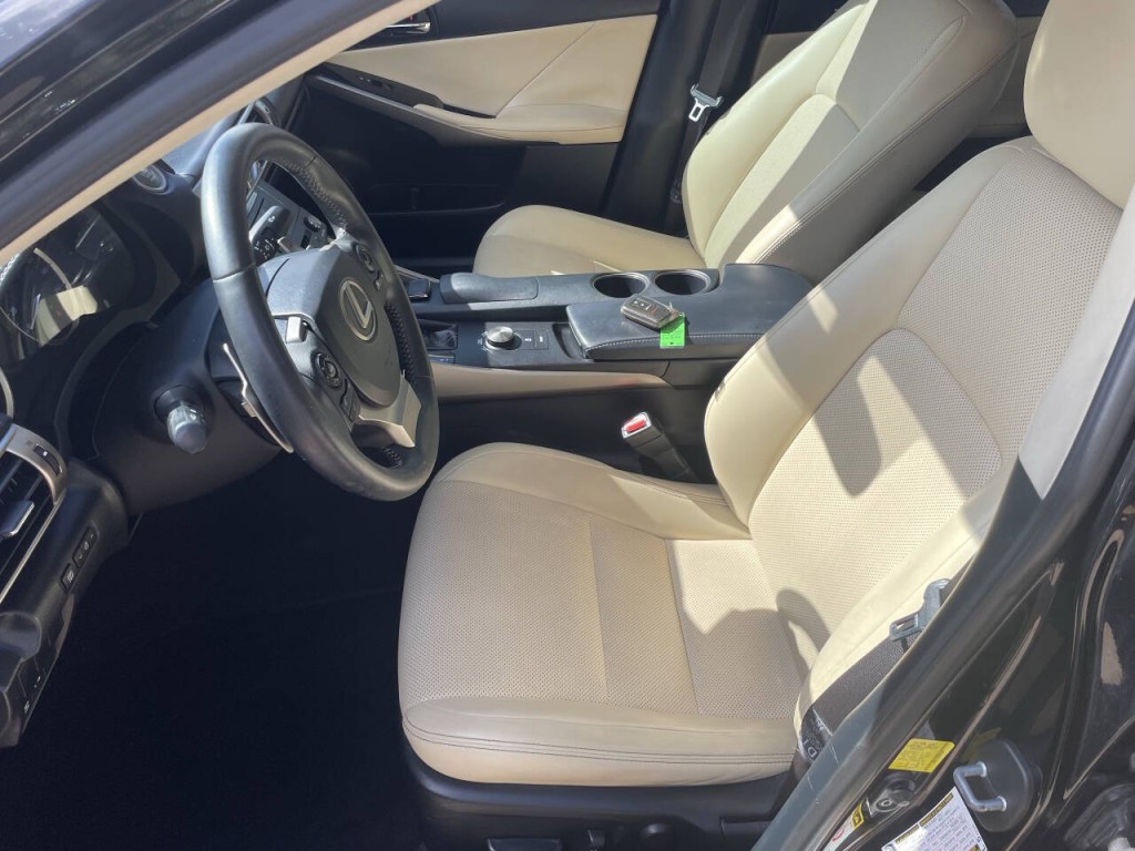 2015 Lexus IS 250 Image 4
