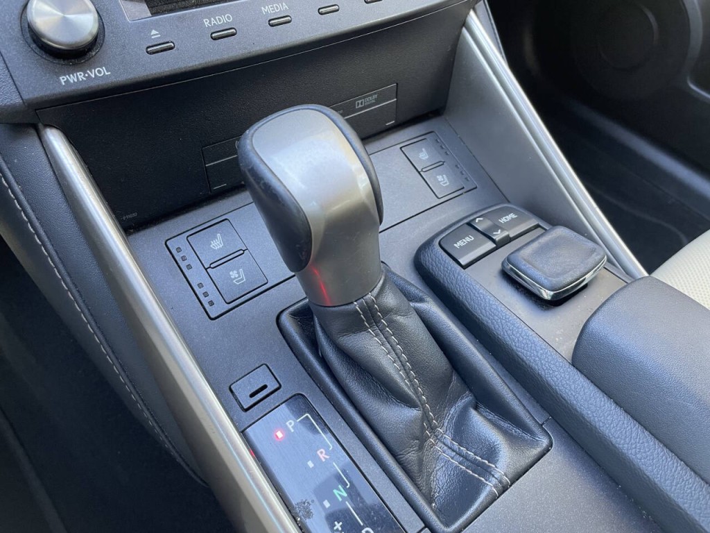 2015 Lexus IS 250 Image 17