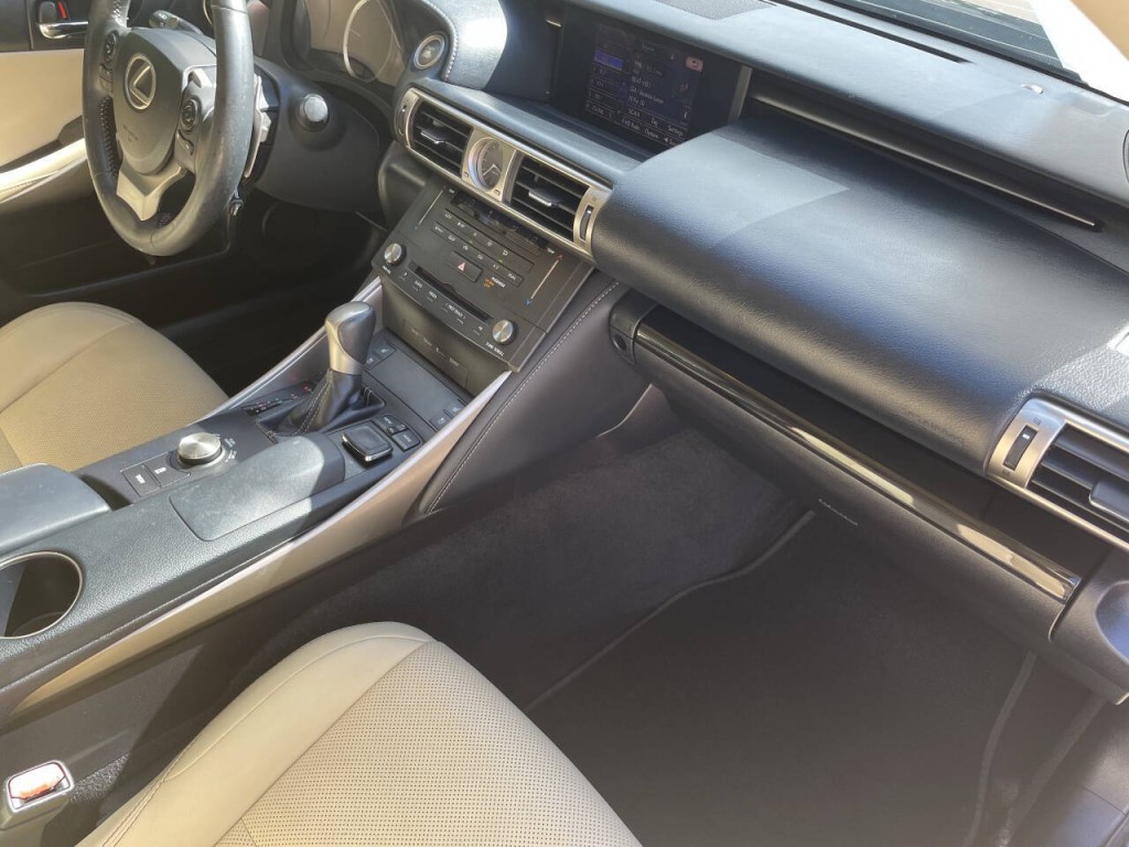 2015 Lexus IS 250 Image 22