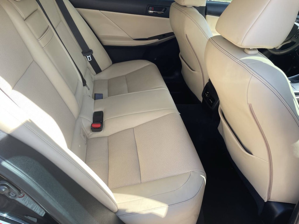 2015 Lexus IS 250 Image 24