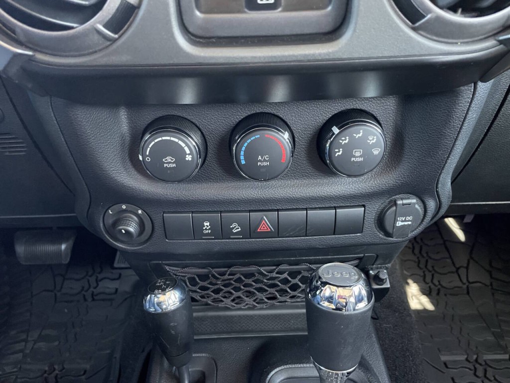 2015 Jeep Wrangler Unlimited Image 16