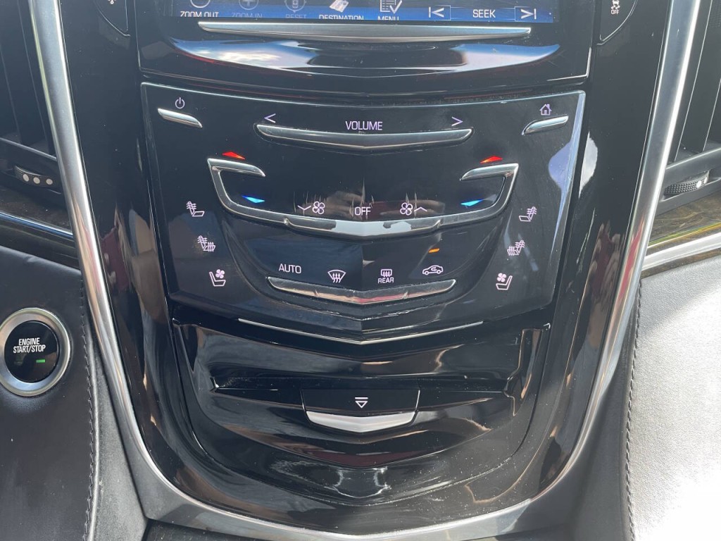 2016 Cadillac Escalade Image 13