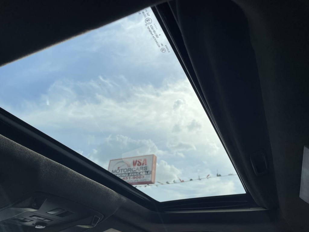 2016 Cadillac Escalade Image 16