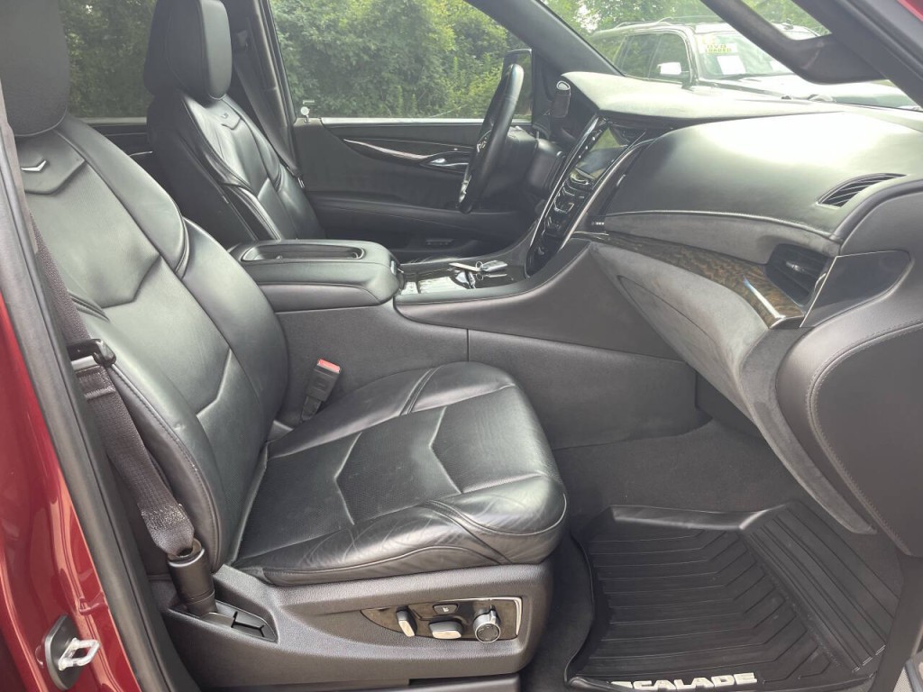 2016 Cadillac Escalade Image 17