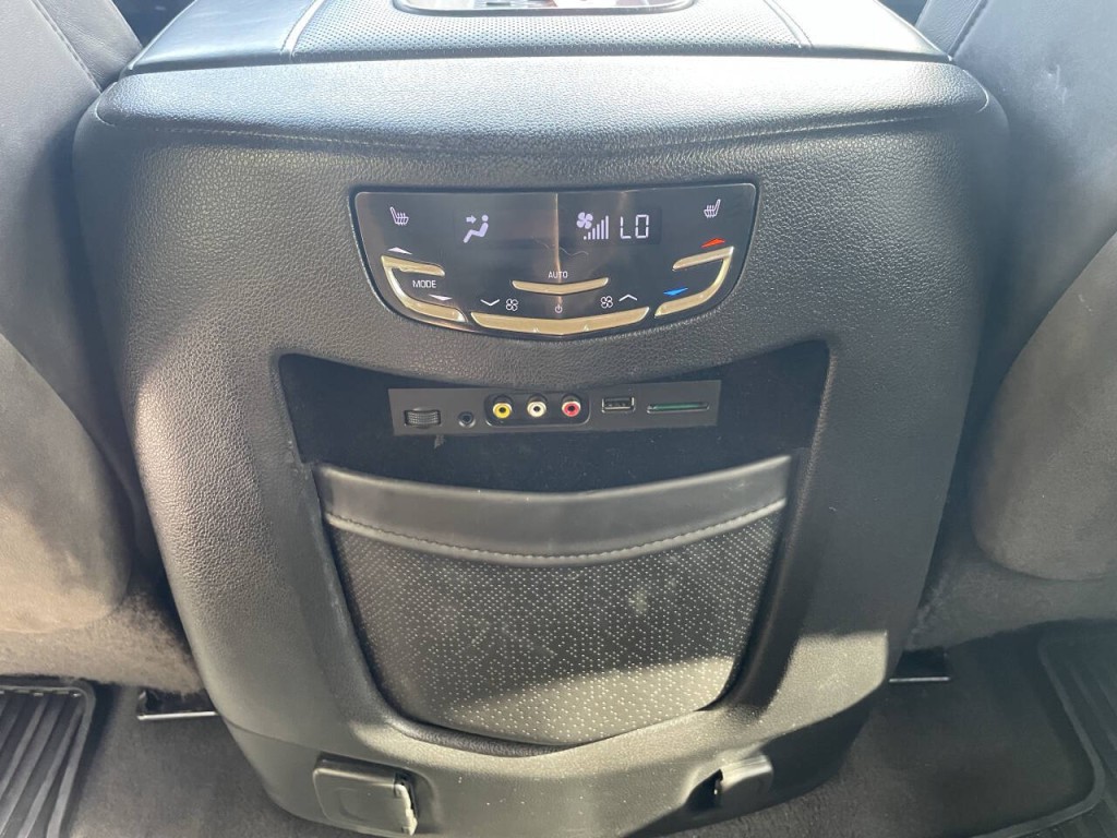 2016 Cadillac Escalade Image 24