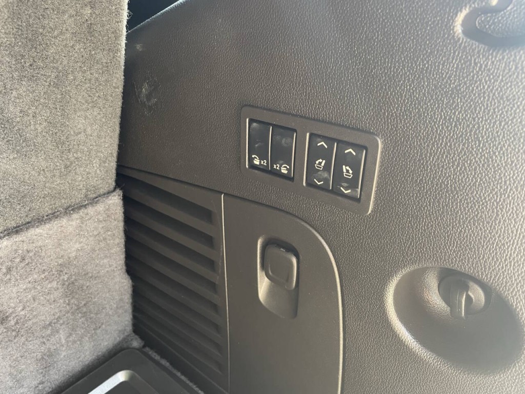 2016 Cadillac Escalade Image 31