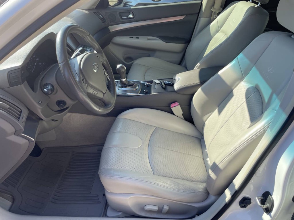 2013 INFINITI G37 Image 5