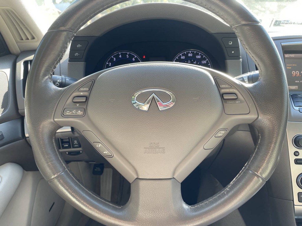 2013 INFINITI G37 Image 8