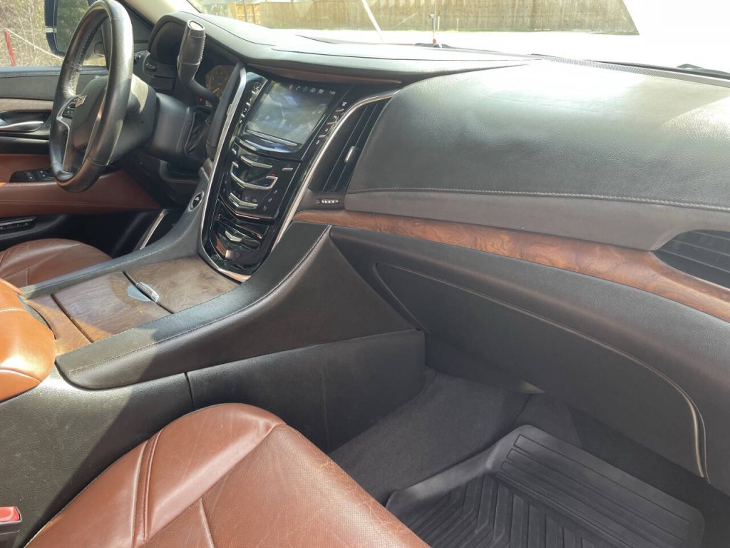 2015 Cadillac Escalade Image 12