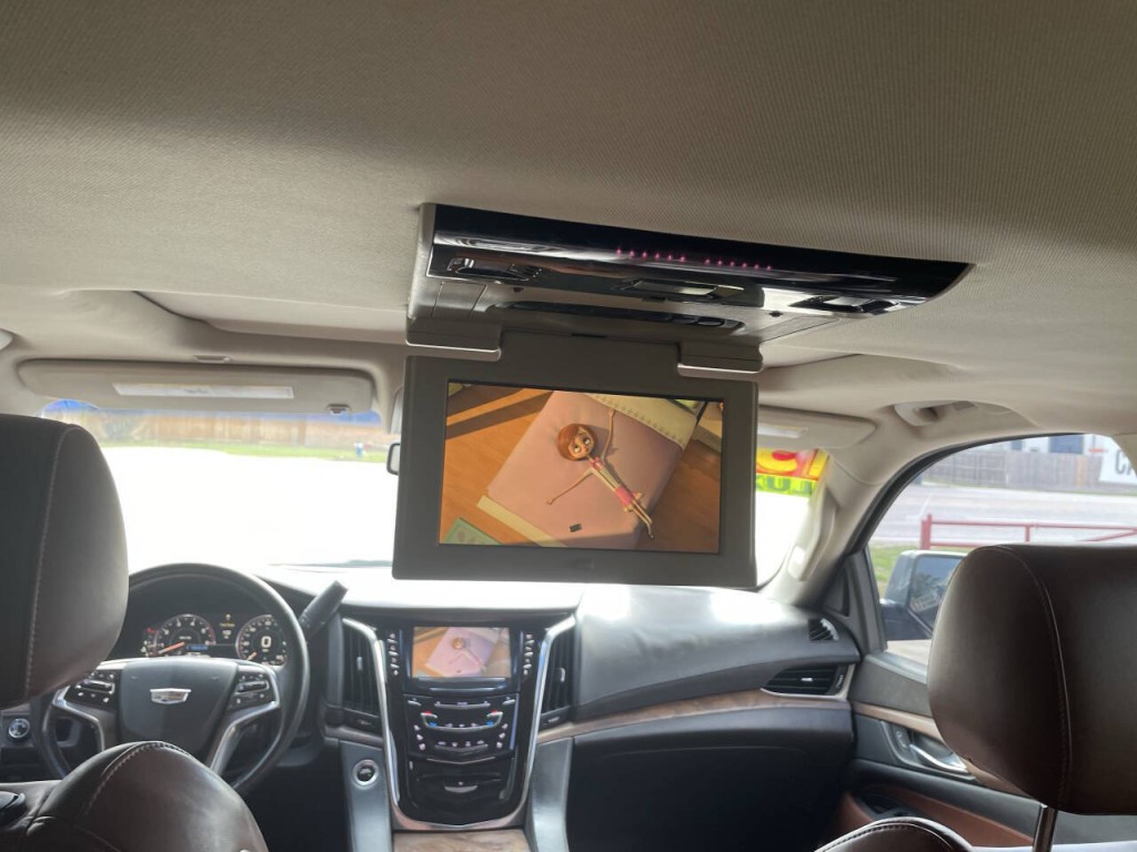 2015 Cadillac Escalade Image 17