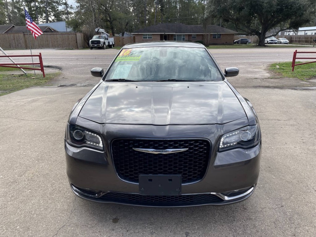 2016 Chrysler 300 Image 2