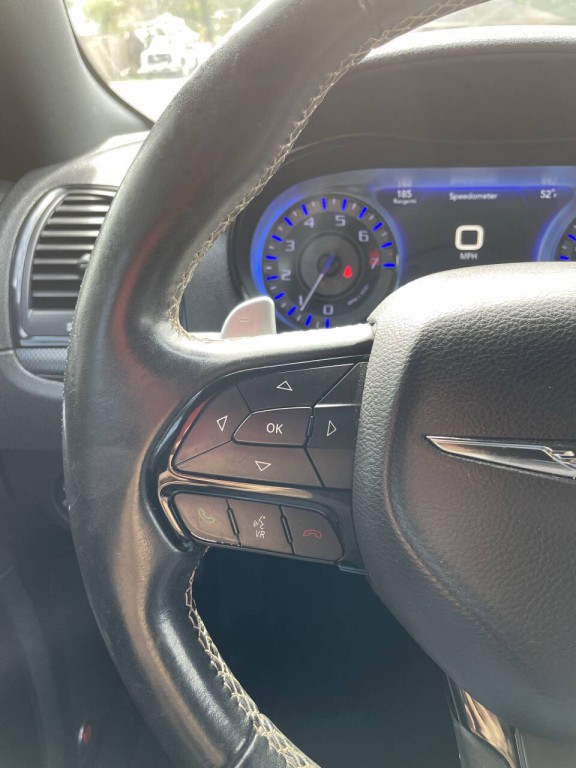 2016 Chrysler 300 Image 6