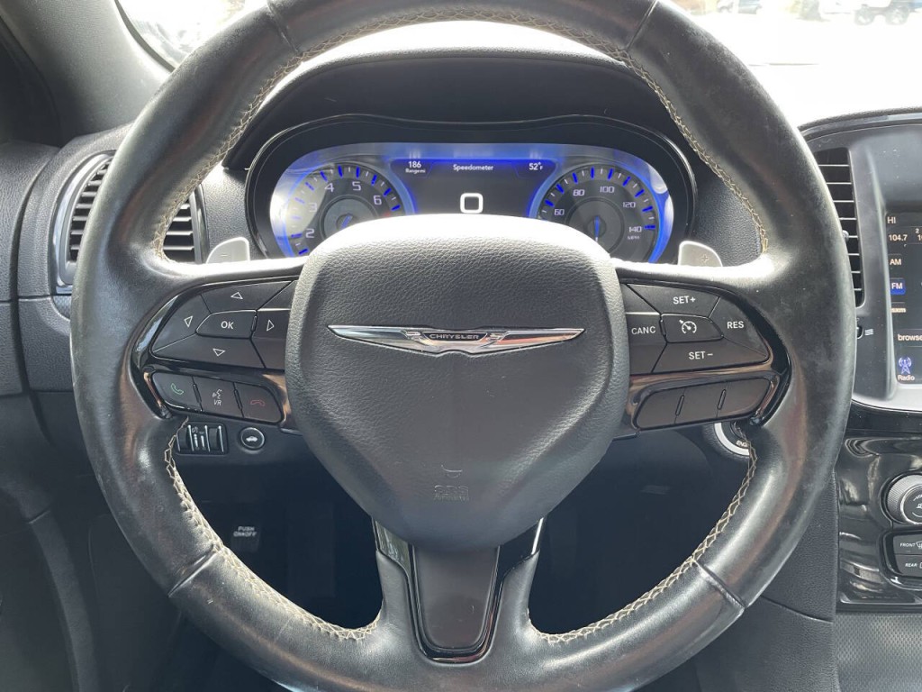 2016 Chrysler 300 Image 7