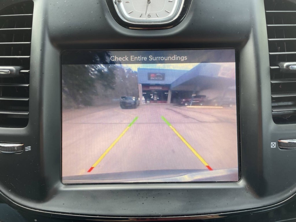 2016 Chrysler 300 Image 11