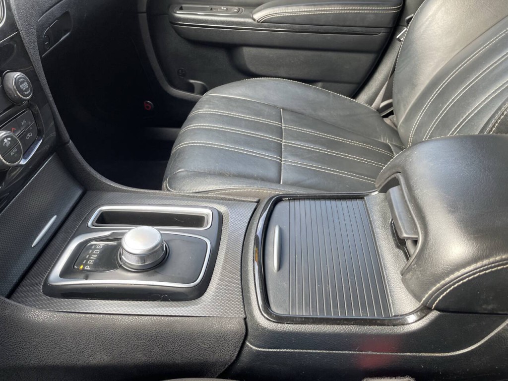 2016 Chrysler 300 Image 15