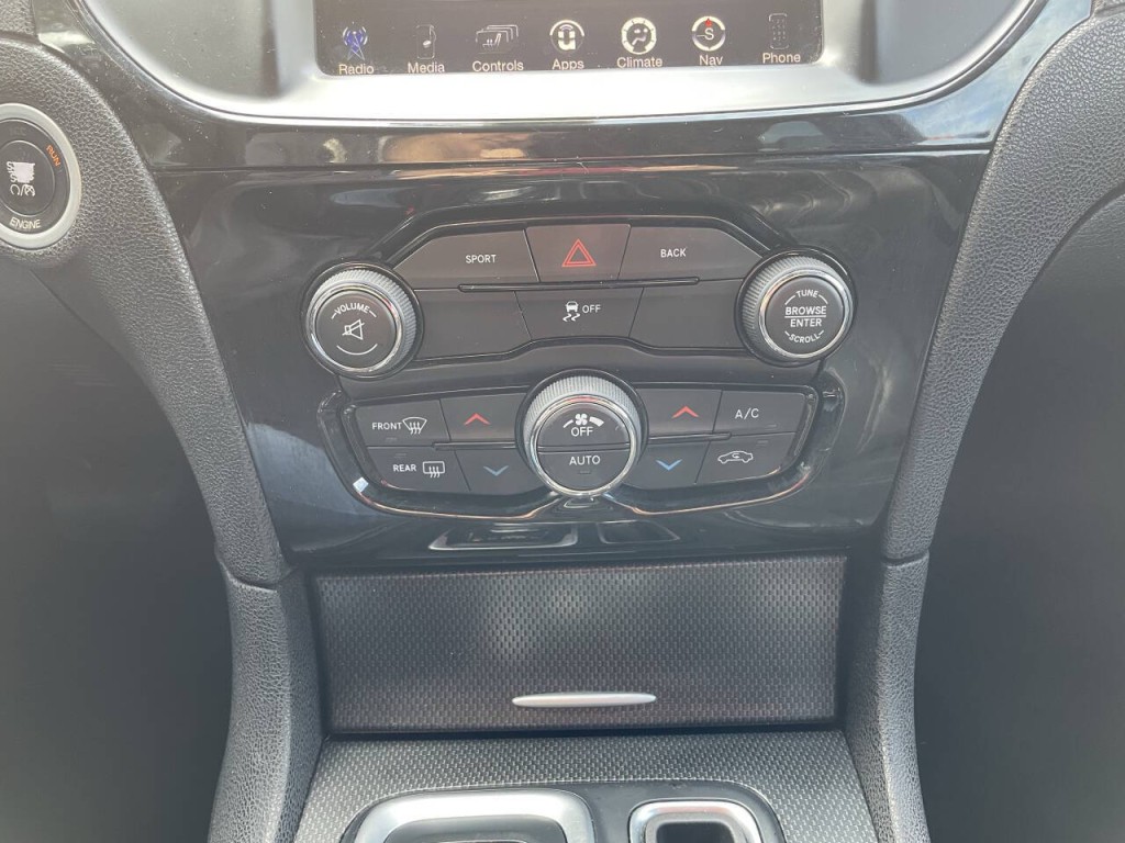 2016 Chrysler 300 Image 16