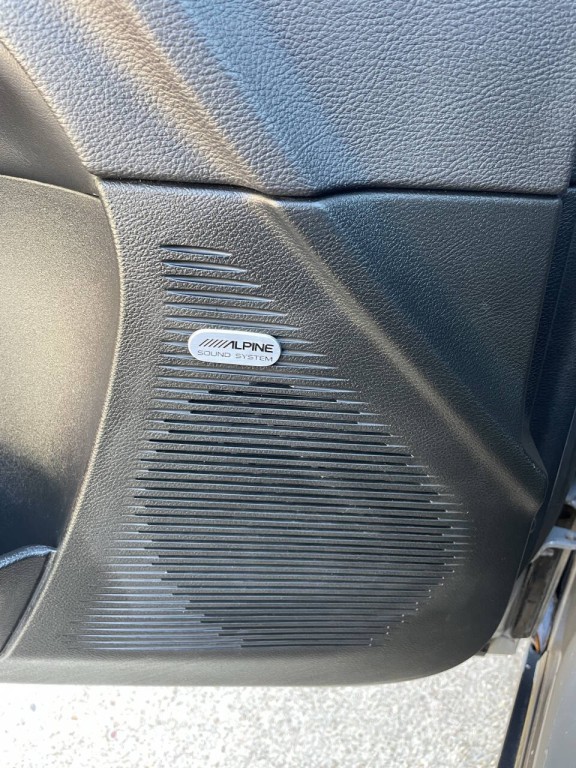 2017 Dodge Challenger Image 4