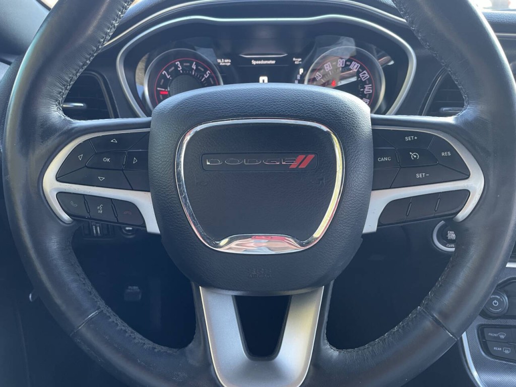 2017 Dodge Challenger Image 8