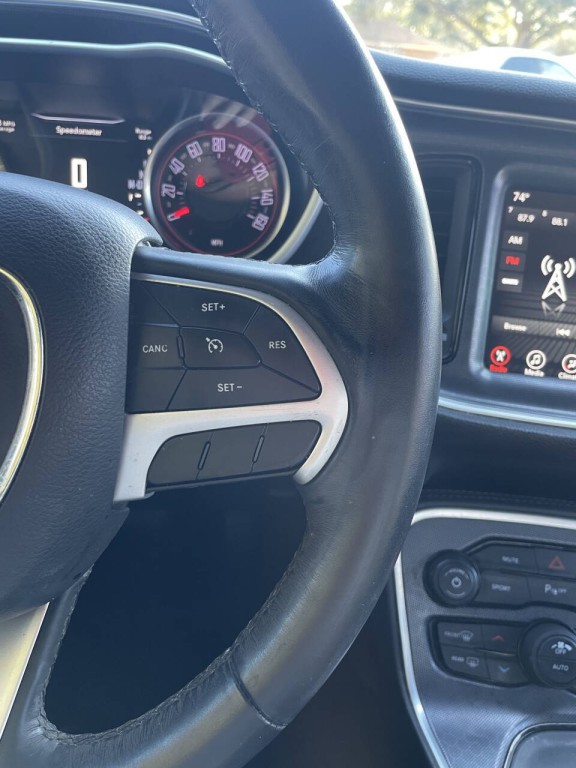 2017 Dodge Challenger Image 9