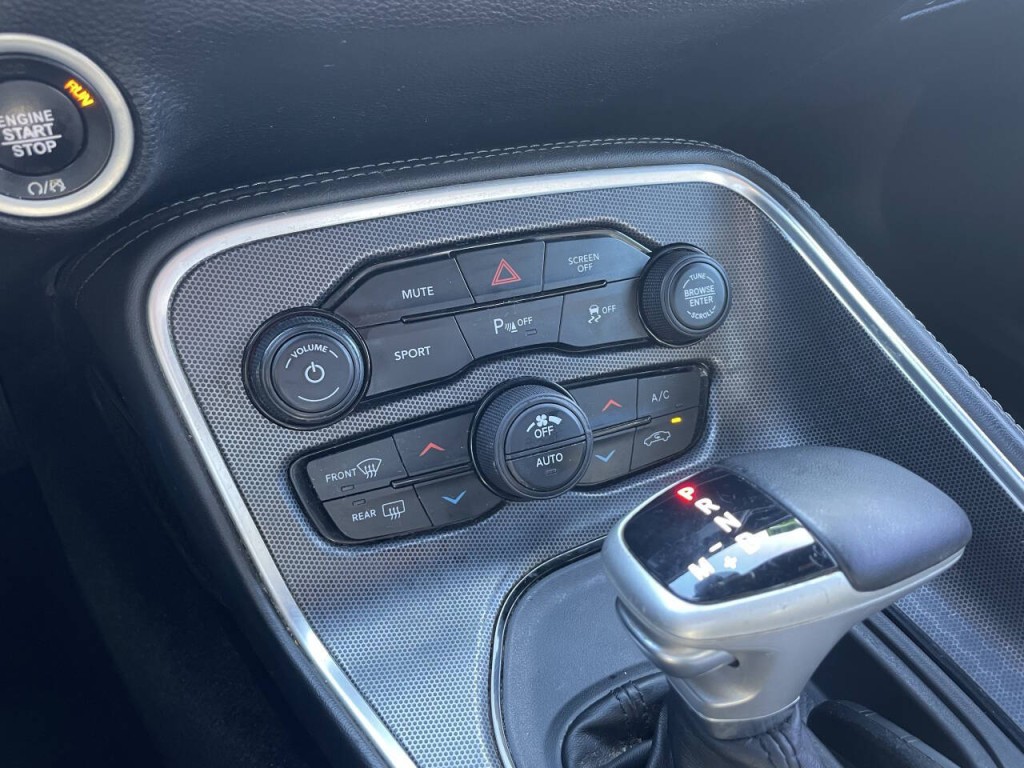 2017 Dodge Challenger Image 13