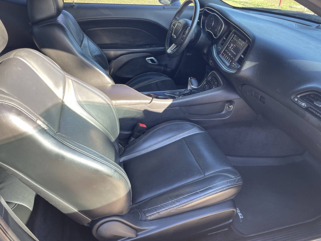 2017 Dodge Challenger Image 15