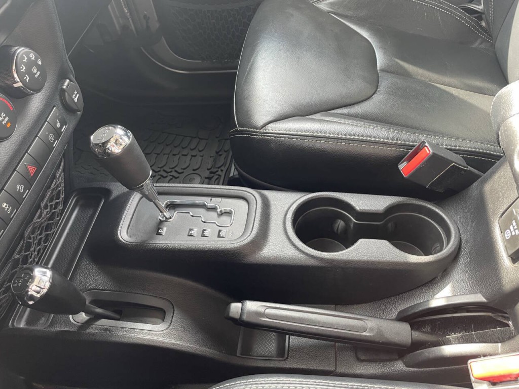 2016 Jeep Wrangler Image 16