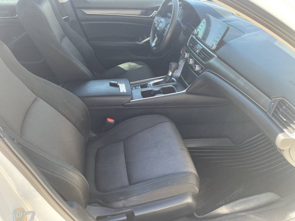 2018 Honda Accord Image 16