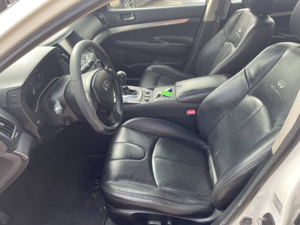 2012 INFINITI G37 Image 4