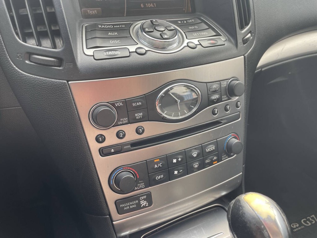 2012 INFINITI G37 Image 11