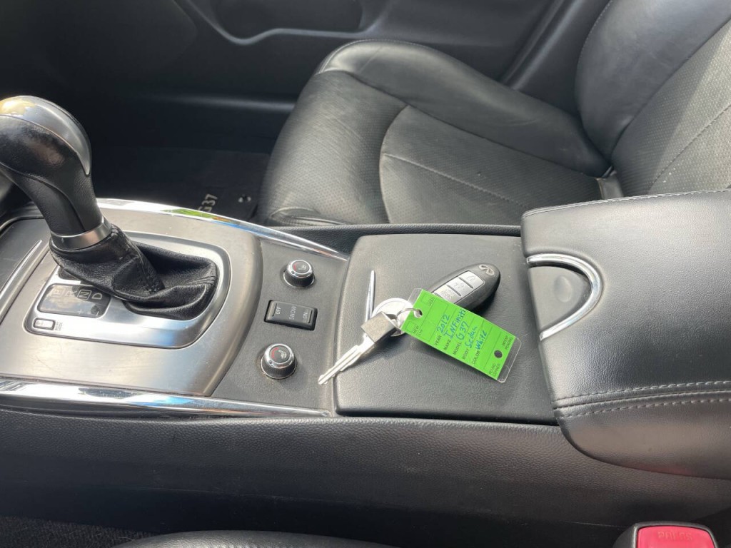 2012 INFINITI G37 Image 12